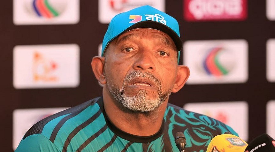 ক্রিকেটারদের অবশ্যই উচিত নয় এসবের জবাব দেওয়া : ফিল সিমন্স