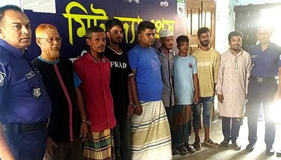 হিলিতে ওয়ারেন্ট ভূক্ত ৮ আসামি গ্রেফতার