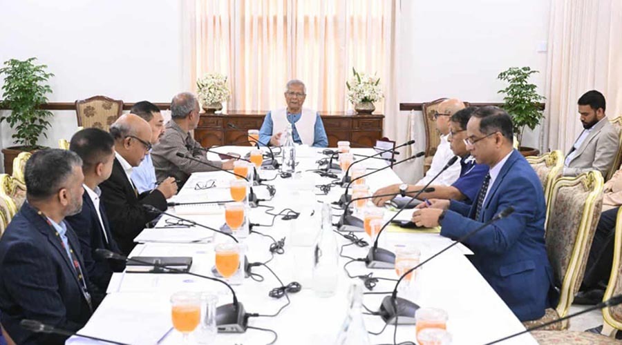 নির্বাচনে স্বচ্ছতা নিশ্চিতে দ্রুত বডি-অন-ক্যামেরা ক্রয়ের নির্দেশ প্রধান উপদেষ্টার