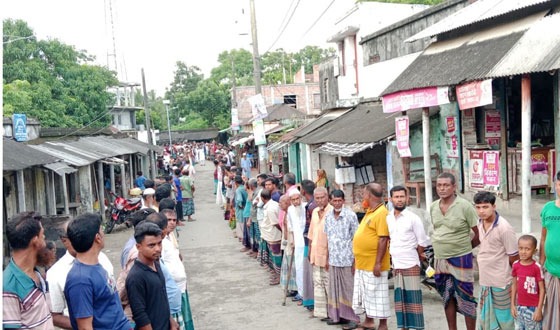 গদাইপুরে ভূমি অফিস নির্মান চেষ্টার প্রতিবাদে মানববন্ধন