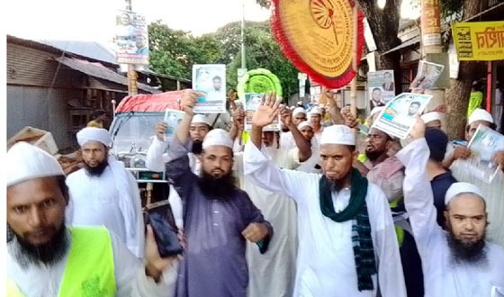 মাঠ চোষে বেড়াচ্ছেন ফরিদপুর-৪ আসনের  হাত পাখা প্রতীকের প্রার্থী