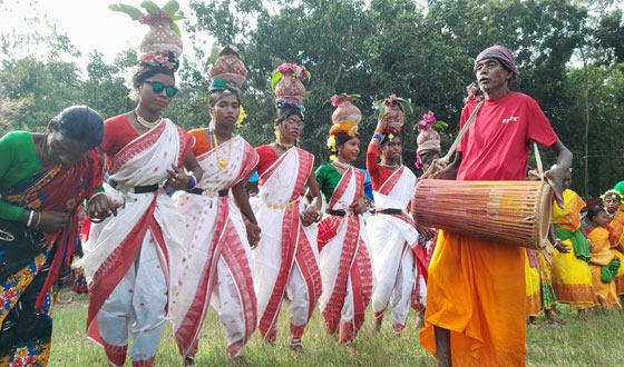 মহাদেবপুরে আদিবাসীদের কারাম উৎসব