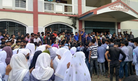 মান্দায় শিক্ষার্থীদের বিক্ষোভ, পদত্যাগ করলেন প্রধান শিক্ষক