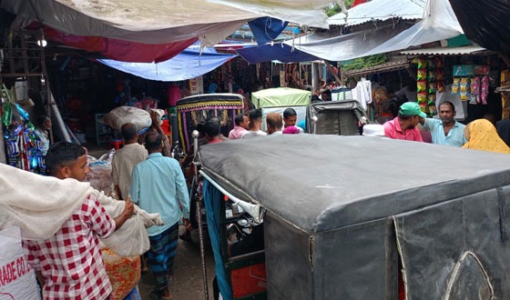 কাউখালীতে হাটের দিনে অটোরিক্সার দাপটে জনগণের দুর্ভোগ