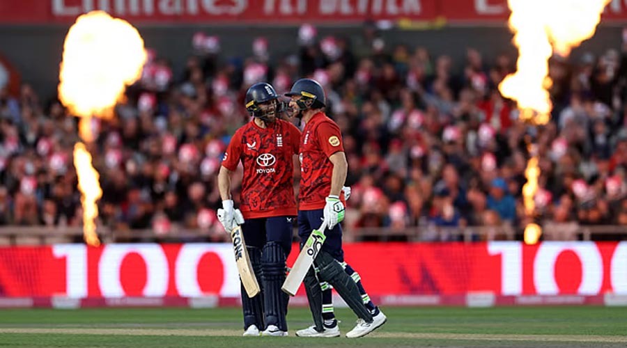 ইংল্যান্ডের ঝড়ো ইনিংসে ওলট–পালট রেকর্ড বই