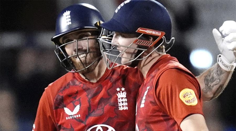 সল্ট-বাটলারের ঝড়ে ইতিহাস গড়ে ইংল্যান্ডের রেকর্ড জয়