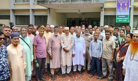 মান্দায় প্রধান শিক্ষককে লাঞ্ছনার প্রতিবাদে ৭২ ঘণ্টার আল্টিমেটাম