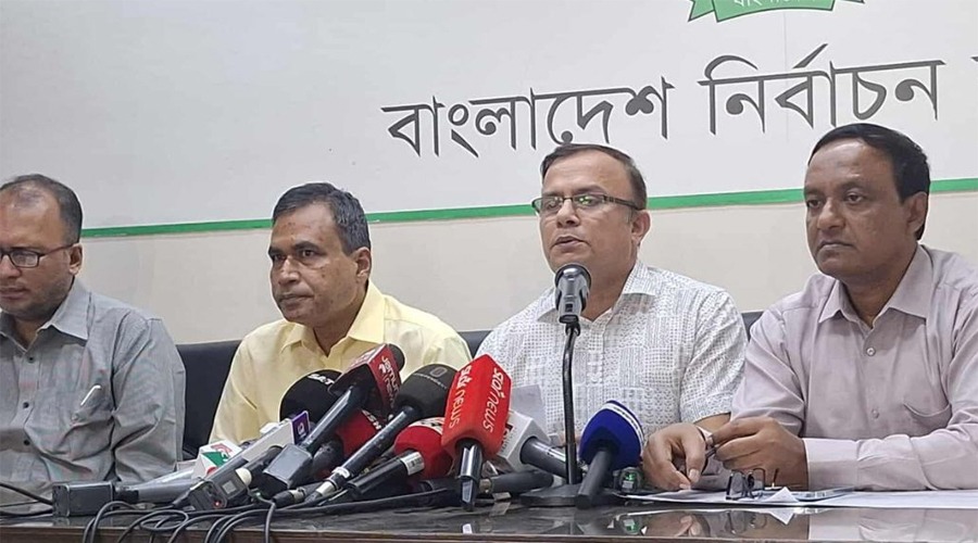 এনআইডি আইন বাতিলের দাবি ইসি কর্মকর্তাদের, নির্বাচন কমিশন সার্ভিস গঠনের সুপারিশ