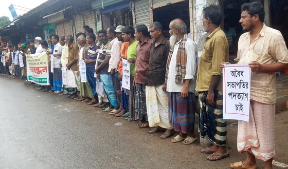 সভাপতির পদত্যাগ ও অধ্যক্ষের দূর্নীতির বিচার দাবি