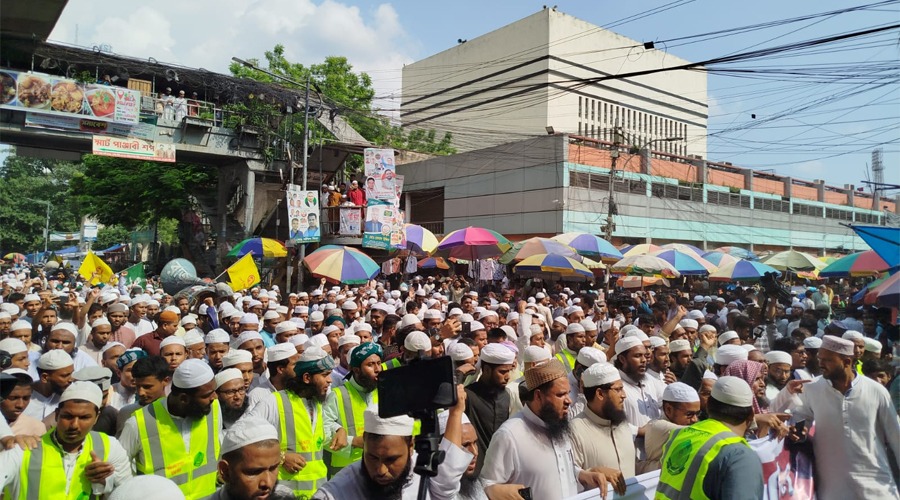 প্রাথমিকে গানের শিক্ষক নয়, ধর্মীয় শিক্ষকের দাবিতে রাজধানীতে বিক্ষোভ