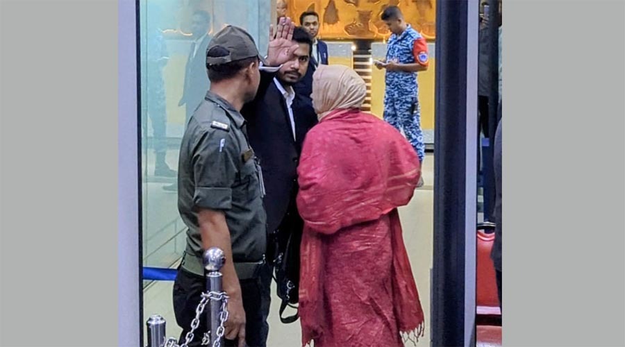 উন্নত চিকিৎসার জন্য সিঙ্গাপুরে গেলেন নুরুল হক নুর