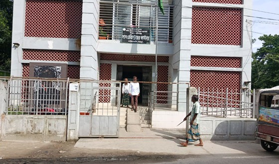 খারিজ বা মিউটেশন ছাড়াই জমি দলিলের হিড়িক সারিয়াকান্দিতে