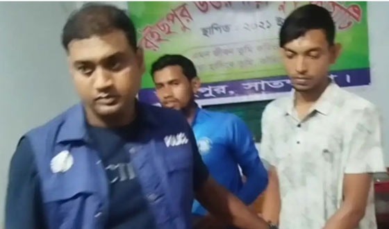 সাতক্ষীরায় ছাত্রলীগ কর্মীকে আটক