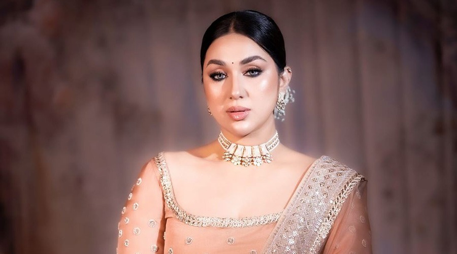 ভক্তদের কাদা ছোঁড়াছুড়ি করতে মানা করলেন অপু