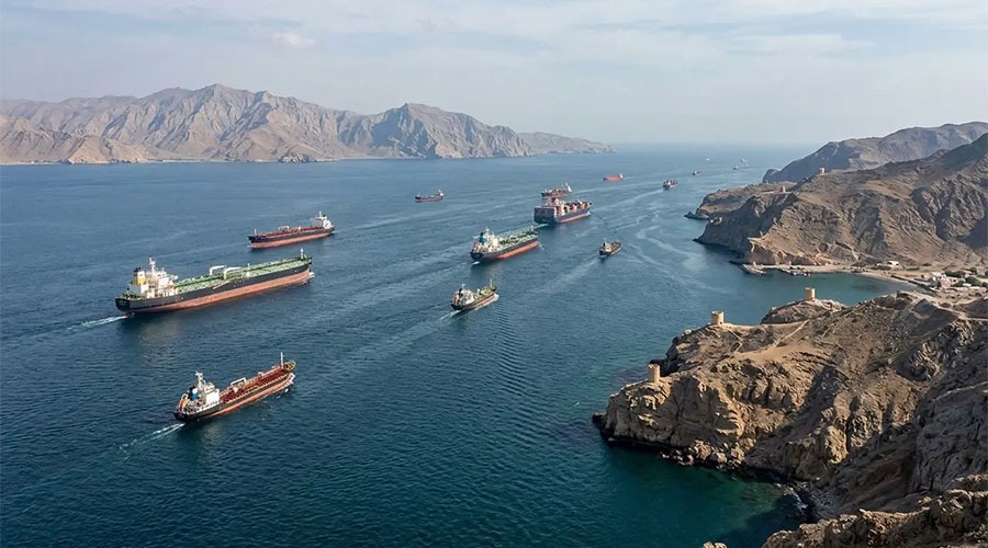 হরমুজ প্রণালি দিয়ে আগের চেয়ে বেশি জাহাজ চলছে