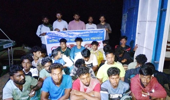 হাইমচর মেঘনায় জাটকা ধরার অপরাধে ৩৮ জেলে আটক