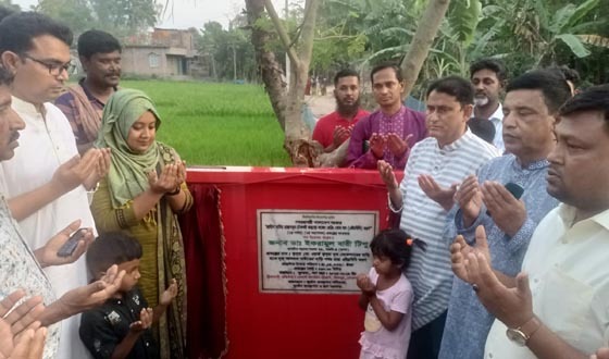 মান্দায় চারটি সড়কে এইচবিবিকরণ কাজের উদ্বোধন