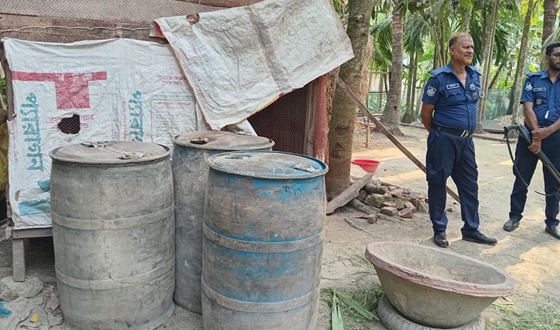 মুলাদীতে ইউপি সদস্যের বাড়ি থেকে ডিজেল ও সরকারি চাল জব্দ