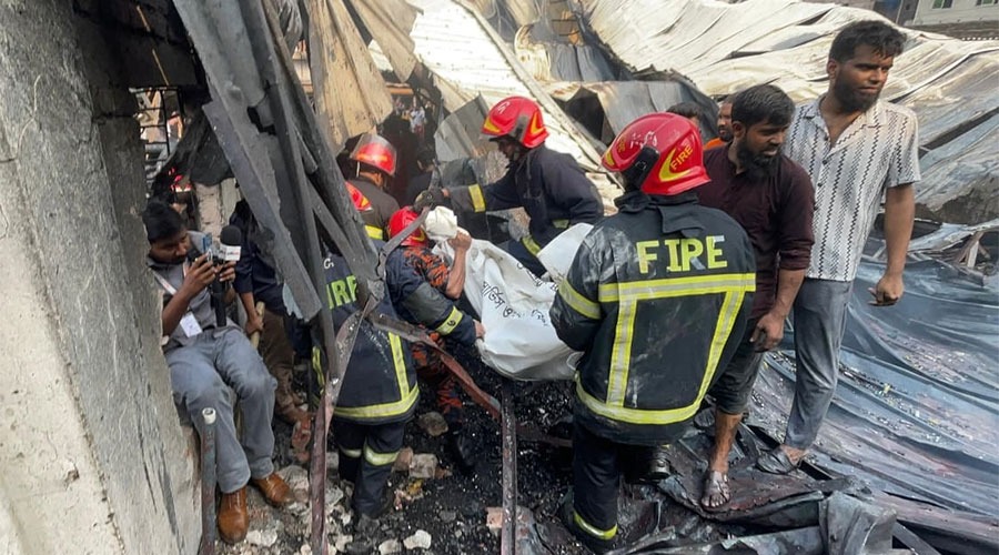 কেরানীগঞ্জে গ্যাসলাইট কারখানায় ভয়াবহ আগুন, ৫ জনের মরদেহ উদ্ধার
