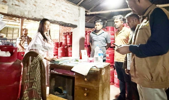 কালীগঞ্জে গ্যাস সিলিন্ডার মজুদ ব্যবসায়ীকে  জরিমানা