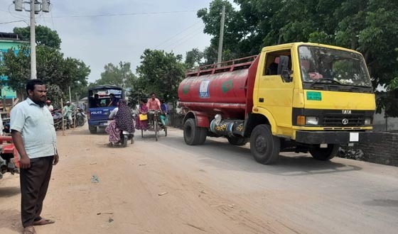 ভ্রাম্যমান আদালতে জ্বালানি তেল পাচাকারীর কারাদণ্ড ও জরিমানা