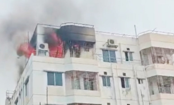টঙ্গীতে বহুতল ভবনে আগুন