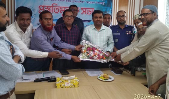 আশাশুনি ইউএনওকে শিক্ষক সমাজের ফুলেল শুভেচ্ছা