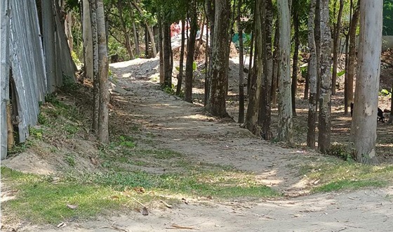 ইসলামপুরে গ্রামীণ অবকাঠামো সড়ক উন্নয়ন প্রকল্পের কাজ ব্যাহত