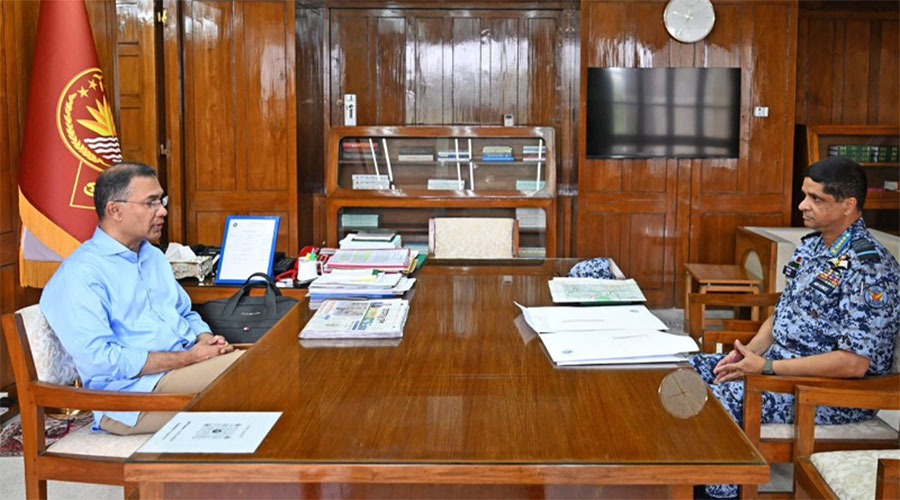 প্রধানমন্ত্রীর সঙ্গে বিমান বাহিনী প্রধানের সৌজন্য সাক্ষাৎ