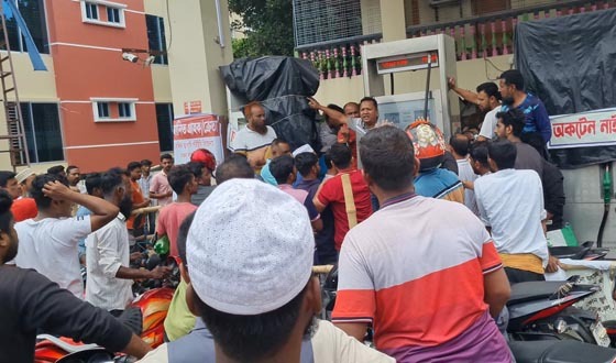 তেল পাম্পে সিরিয়াল নিয়ে দ্বন্দ্বে, সাড়ে ৪ ঘণ্টা বিদ্যুৎহীন পুরো এলাকা