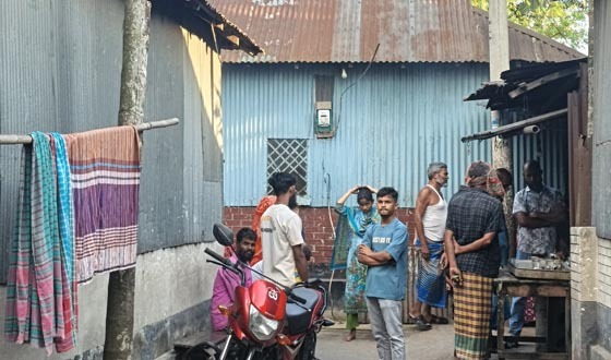 কিশোর গ্যাংয়ের তাণ্ডব, ছুরিকাঘাতে পথচারী আহত, আটক ১