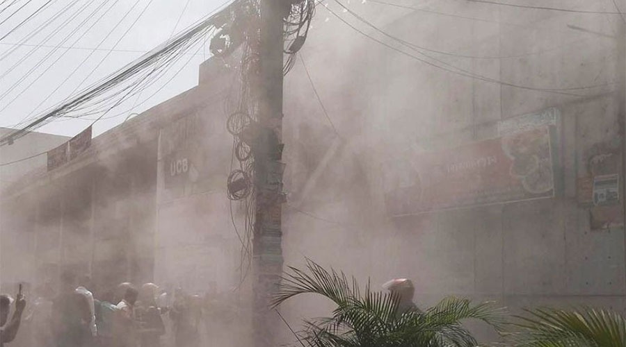 চট্টগ্রামে শপিং কমপ্লেক্সে অগ্নিকাণ্ড, নিয়ন্ত্রণে ফায়ার সার্ভিস