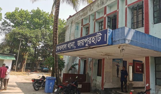 ক্ষেতলালে ধানক্ষেত থেকে নারীর মরদেহ উদ্ধার, স্বামী গ্রেফতার