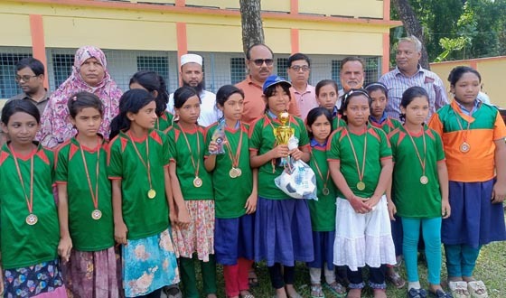 লালপুরে গোল্ডকাপ ফুটবল টুর্নামেন্টের ফাইনাল অনুষ্ঠিত