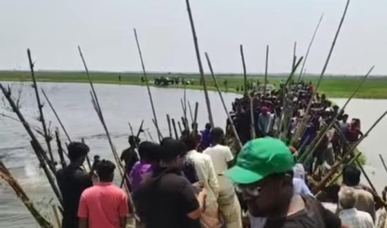 দেখার হাওরে বাঁধ ভাঙন, কৃষকদের চেষ্টায় রক্ষা পেল ফসল