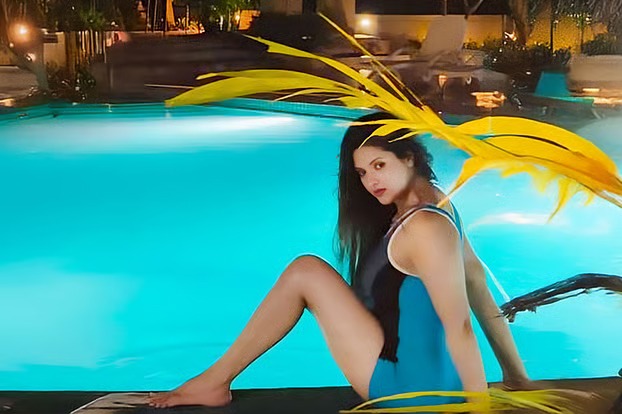 ৩০ সেকেন্ডের ভিডিওতেই ঝড়, চমক দিলেন অভিনেত্রী পরীমনি