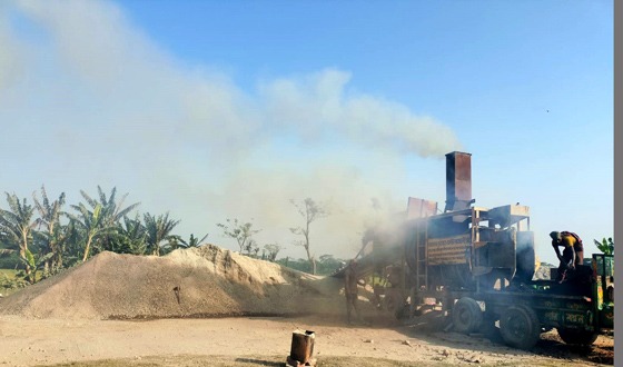 গৌরনদীতে প্রকাশ্যে পরিবেশ দূষণ, দেখার কেউ নেই