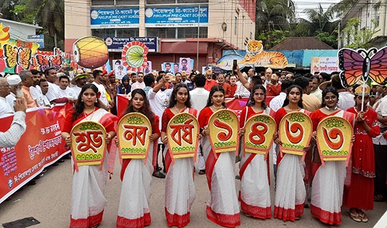 বর্ণিল আয়োজনে পিরোজপুরে বর্ষবরণ উৎসব পালিত