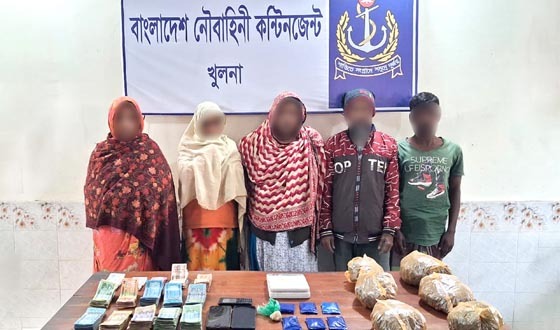 সন্ত্রাস দমনে নৌবাহিনীর অভিযান