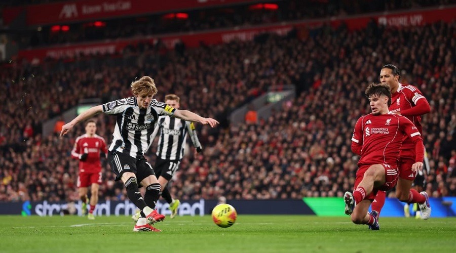 নিউক্যাসলের সাথে দাপুটে জয় পেলো লিভারপুল