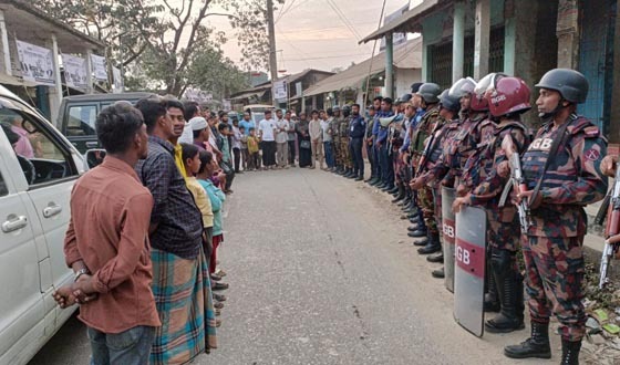 ঈদগাঁওতে যৌথ বাহিনীর সচেতনতা কার্যক্রম অনুষ্ঠিত