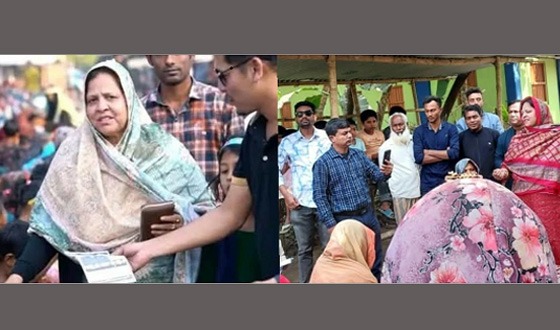 দৌলতপুরে ভোটারের মন জয়ে দ্বারে দ্বারে ছুটছেন শেফালী মোল্লা