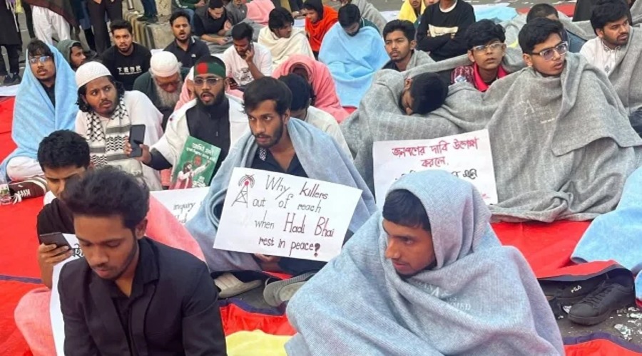হাদি হত্যার বিচার দাবি: শাহবাগ ও যমুনার সামনে ইনকিলাব মঞ্চের অবস্থান