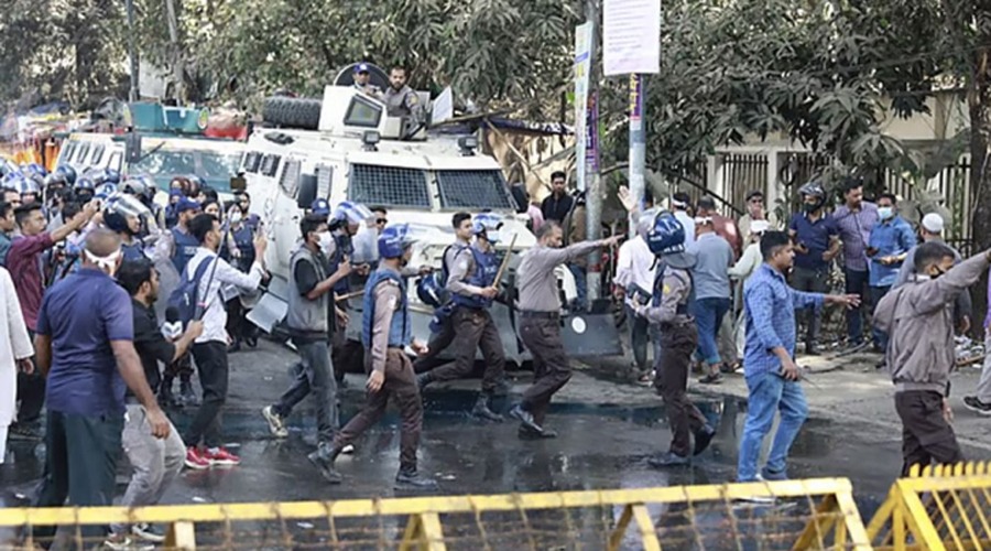 যমুনায় দফায় দফায় সংঘর্ষ, আহত অন্তত ১৫