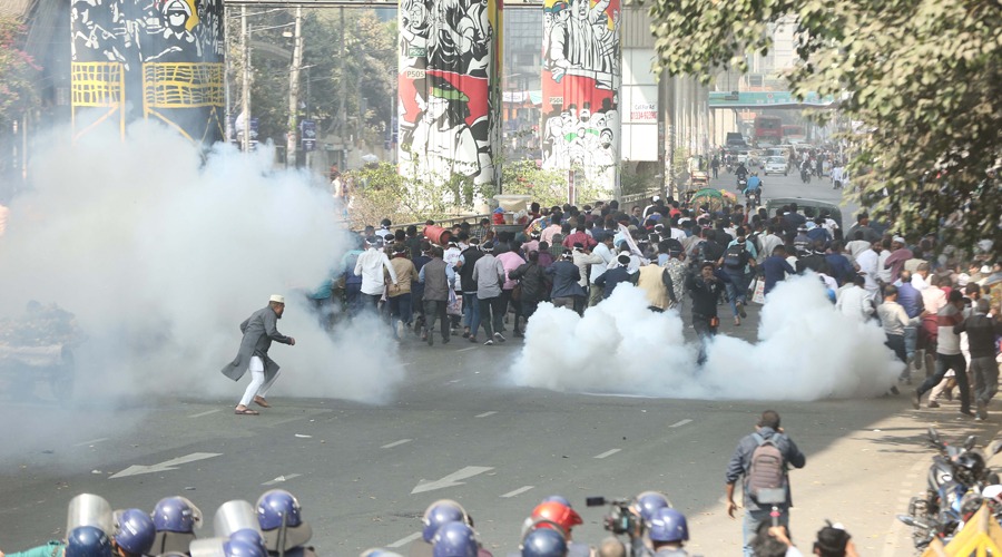 যমুনায় দফায় দফায় সংঘর্ষ, আহত অন্তত ১৫