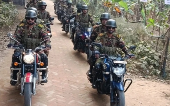 আইনশৃঙ্খলা স্বাভাবিক রাখতে কাপাসিয়ায় সেনাবাহিনীর টহল শোডাউন