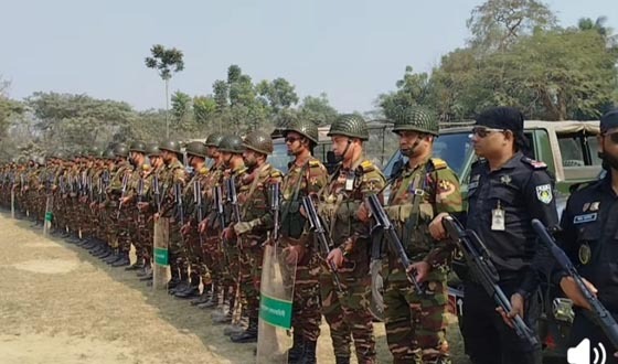 কিশোরগঞ্জে পরিস্থিতি স্বাভাবিক রাখতে যৌথ বাহিনীর মহড়া