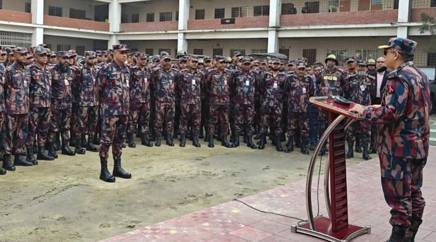 নাশকতামূলক কর্মকাণ্ড কঠোরভারে প্রতিহত করার নির্দেশ বিজিবি মহাপরিচালকের