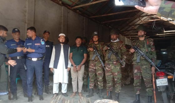 রাজবাড়ীতে লাঠি ও ইট-পাটকেল জব্দ