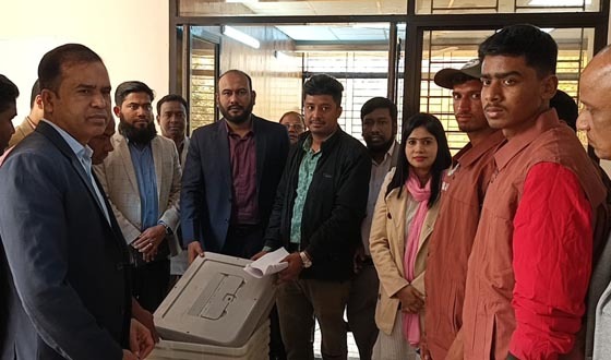 বিরলে ভোটগ্রহণের সরঞ্জাম সরবরাহ